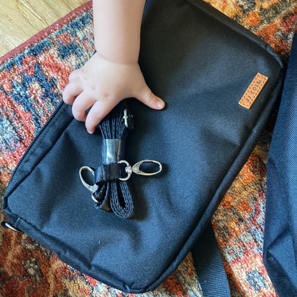 J J Cole diaper bag with removable crossbody - Picture 2 of 4